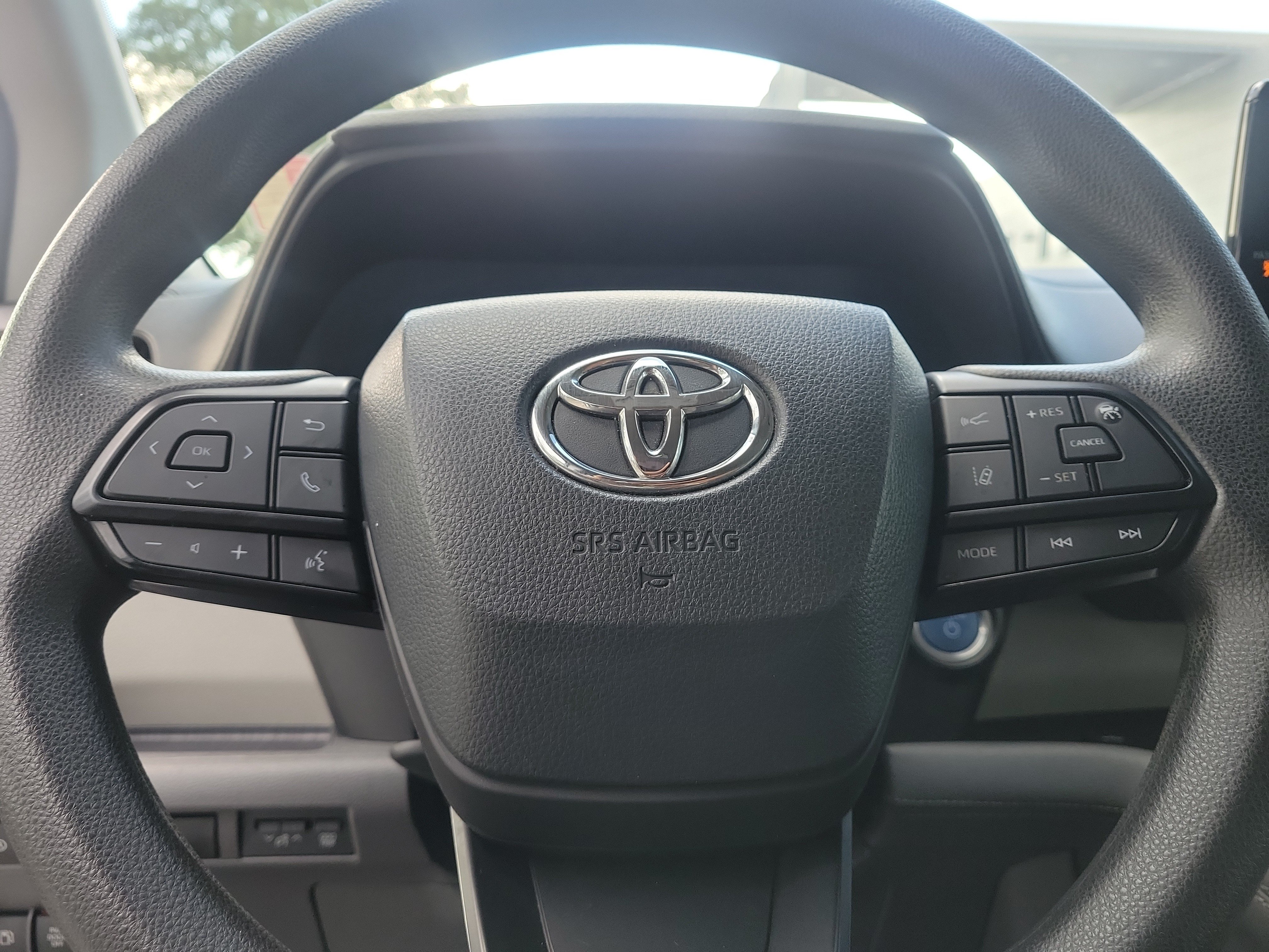 Used 2024 Toyota Sienna LE FWD image 21