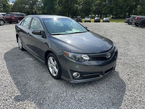 Used 2013 Toyota Camry SE FWD image 3