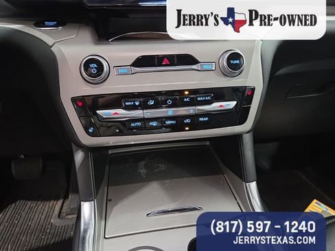 Used 2023 Ford Explorer XLT w/ Equipment Group 202A image 11