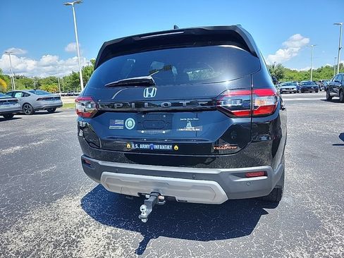 Used 2025 Honda Pilot TrailSport image 4