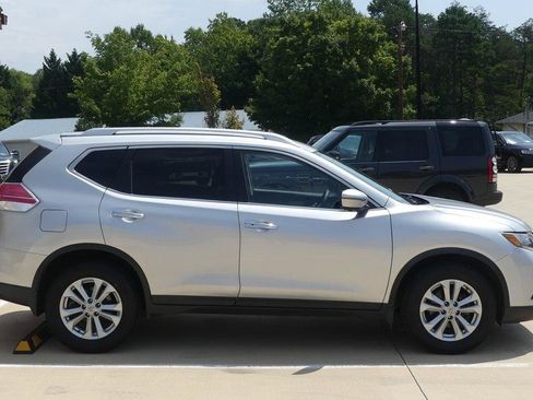 Used 2016 Nissan Rogue SV w/ SV Premium Package FWD image 6