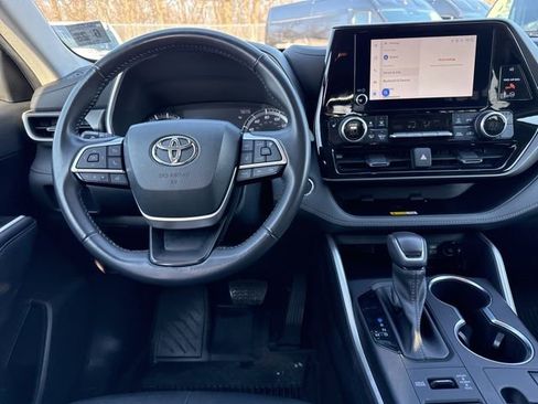 Used 2023 Toyota Highlander XLE image 21