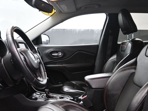 Used 2019 Jeep Cherokee Trailhawk w/ Cold Weather Group image 20