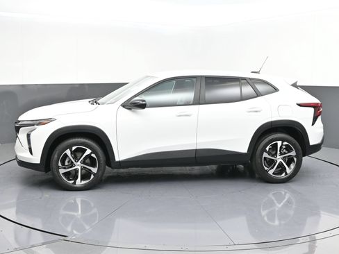 Certified 2024 Chevrolet Trax RS w/ Driver Confidence Package FWD image 4