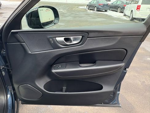 Used 2024 Volvo XC60 B5 Core image 19