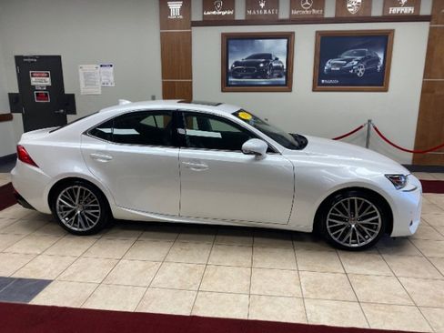 Used 2018 Lexus IS 300 AWD image 6