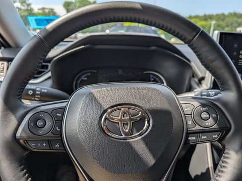 Used 2025 Toyota RAV4 XLE w/ Weather Package AWD/4WD image 25