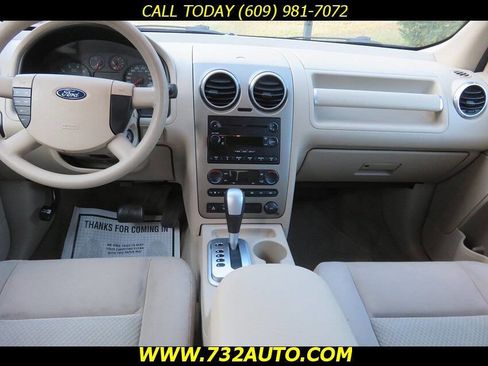Used 2005 Ford Freestyle SE image 18
