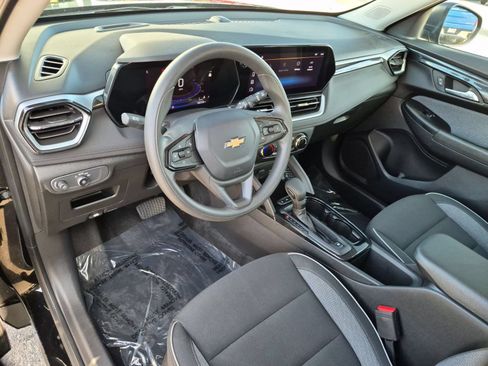 Used 2024 Chevrolet TrailBlazer LS FWD image 12