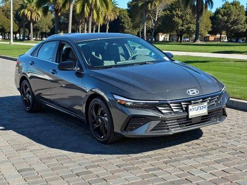 New 2026 Hyundai Elantra SEL Sport Premium FWD image 4