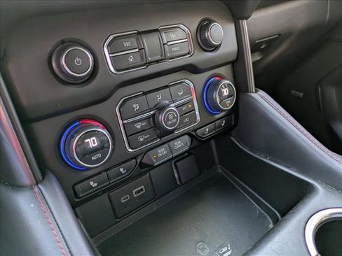 Used 2021 Chevrolet Suburban RST w/ Luxury Package image 11