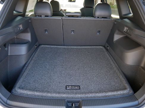 New 2026 Volkswagen Tiguan SE R-Line image 6