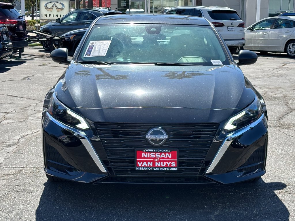 Used 2025 Nissan Altima 2.5 S FWD image 12