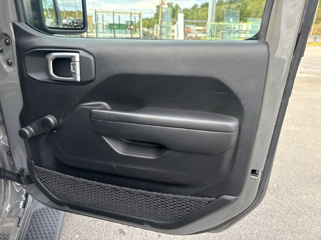 Used 2022 Jeep Wrangler Sport AWD/4WD image 19