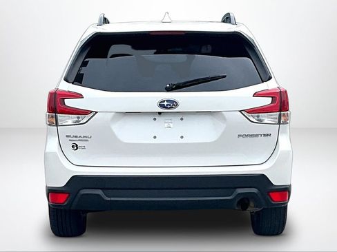 Used 2022 Subaru Forester Premium AWD/4WD image 5