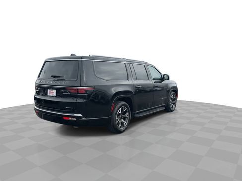 Used 2024 Jeep Wagoneer L Series III w/ Flexible Seating Group AWD/4WD image 9
