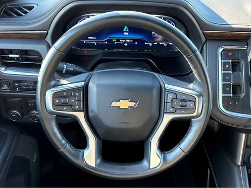 Used 2023 Chevrolet Suburban Premier image 11