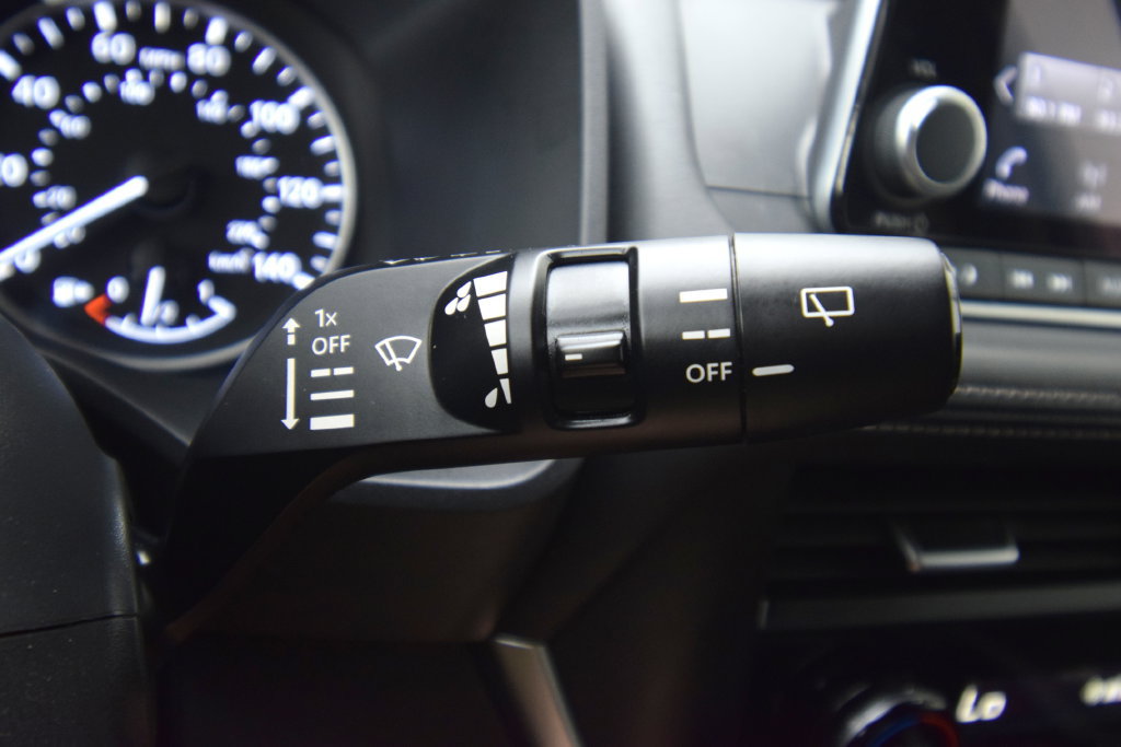 Used 2025 Nissan Rogue SV AWD/4WD image 31
