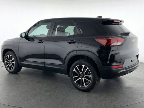 Used 2025 Chevrolet TrailBlazer LT FWD image 6
