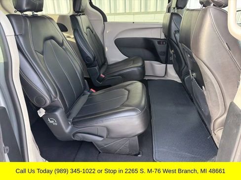 Used 2024 Chrysler Pacifica Touring-L image 34