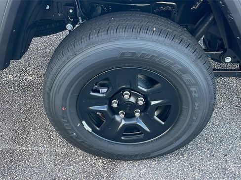 New 2025 Jeep Gladiator Sport image 9