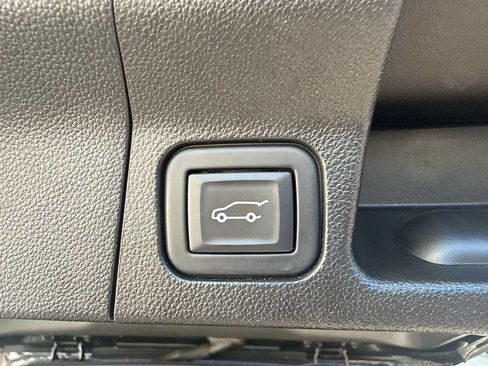 Used 2021 GMC Acadia SLE w/ Driver Convenience Package FWD image 20