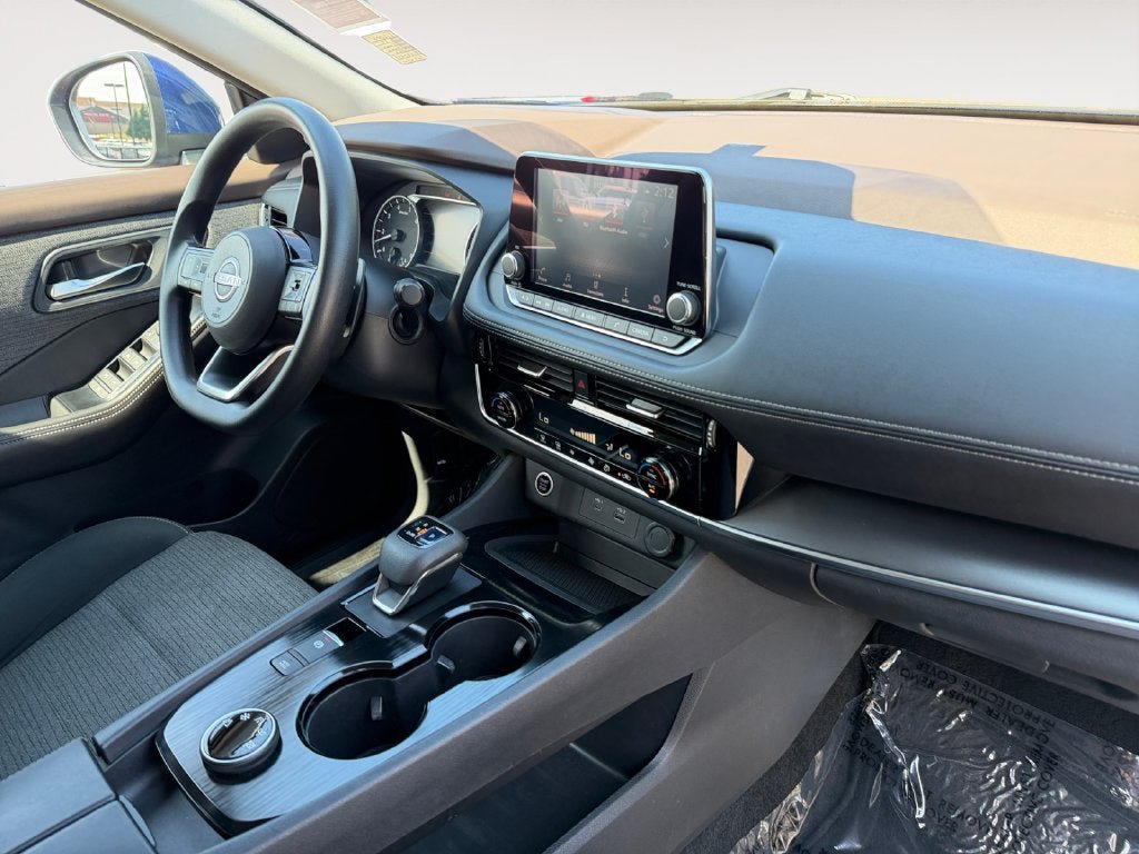 Used 2022 Nissan Rogue SV AWD/4WD image 26