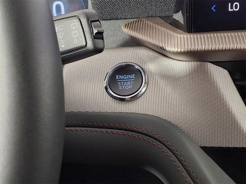 Used 2025 Ford Explorer Active image 19