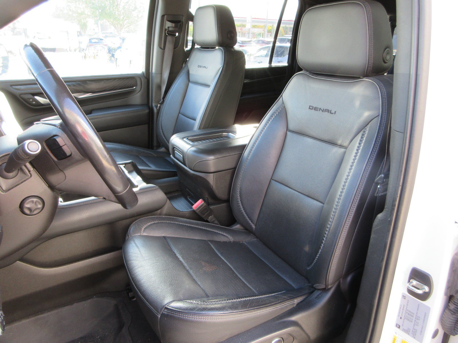 Used 2021 GMC Yukon XL Denali w/ Denali Premium Package AWD/4WD image 23