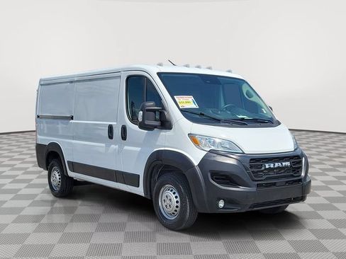 Used 2025 RAM ProMaster 2500 w/ Convenience Group FWD image 3