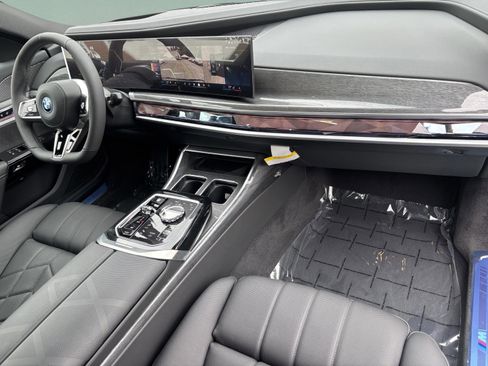 Used 2026 BMW 750e xDrive AWD/4WD image 28