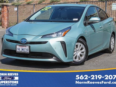 Used 2022 Toyota Prius LE image 1