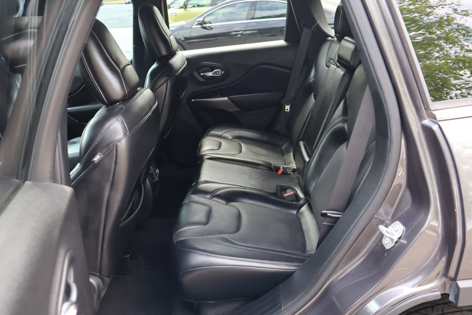 Used 2021 Jeep Cherokee Latitude Lux w/ Sun & Sound Group FWD image 13