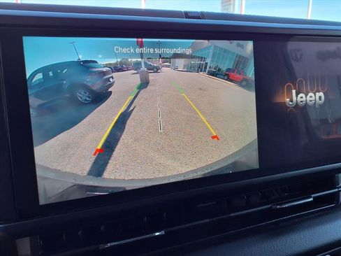 Used 2024 Jeep Wrangler Unlimited Sahara image 13