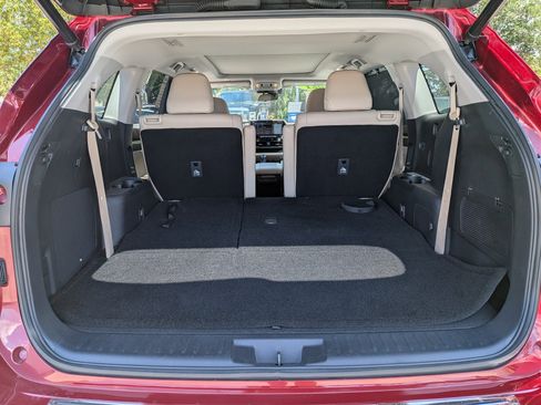 Used 2021 Toyota Highlander Platinum FWD image 13