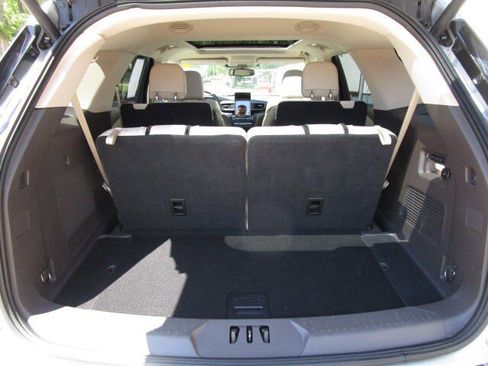 Used 2020 Ford Explorer Platinum w/ Premium Technology Package AWD/4WD image 8