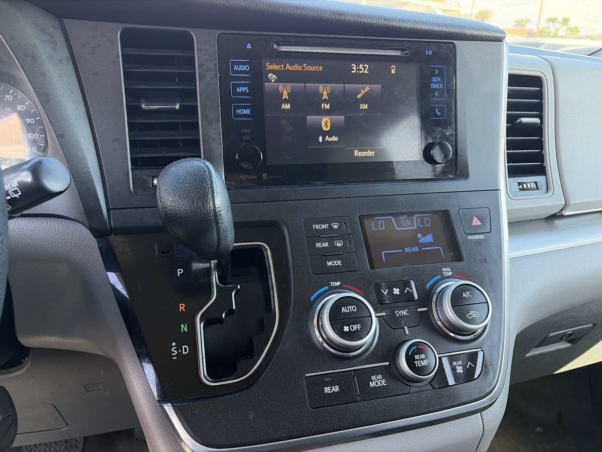 Used 2015 Toyota Sienna LE FWD image 12