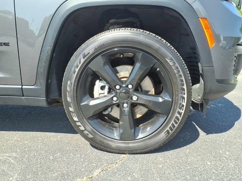 Certified 2024 Jeep Grand Cherokee L Altitude AWD/4WD image 9