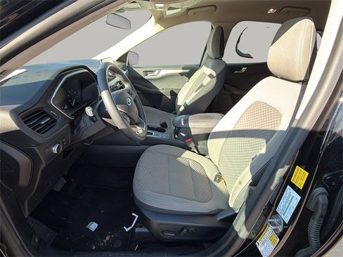 Used 2020 Ford Escape SE image 9