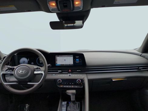 Certified 2025 Hyundai Elantra SEL FWD image 22