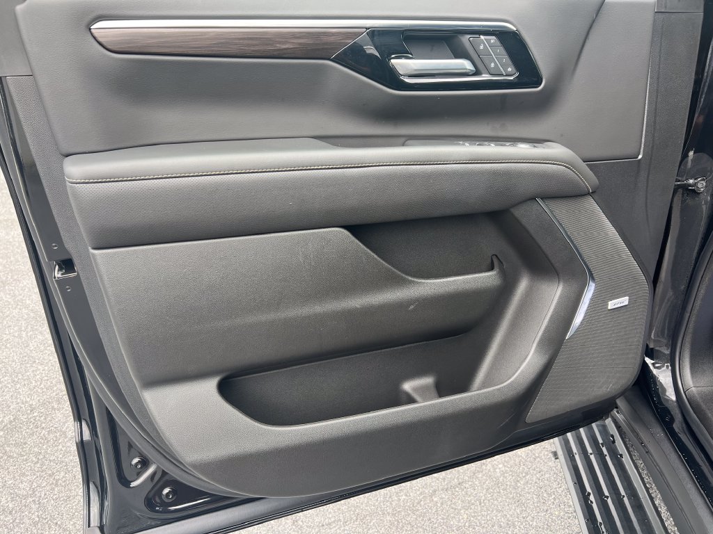 Used 2026 Chevrolet Tahoe Premier AWD/4WD image 26