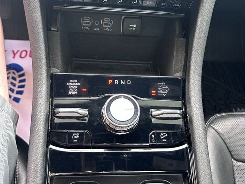 Used 2022 Jeep Grand Cherokee Overland AWD/4WD image 18