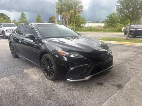 Used 2022 Toyota Camry XSE FWD image 2