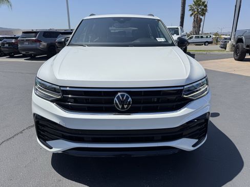 Used 2024 Volkswagen Tiguan SE R-Line FWD image 3