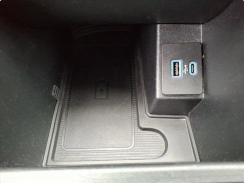 Used 2024 Ford Edge Titanium image 21