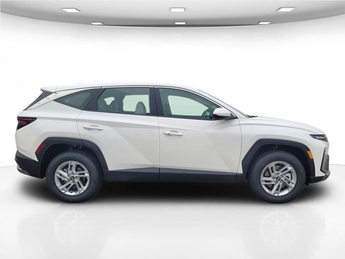 New 2026 Hyundai Tucson SE image 8