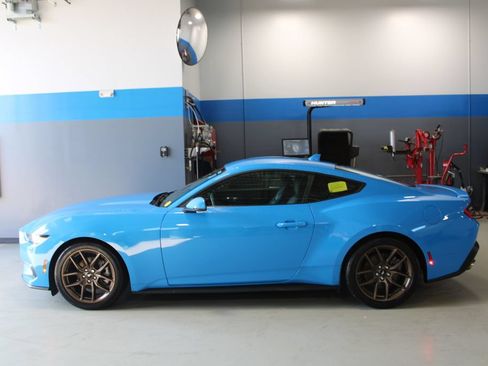 Used 2025 Ford Mustang Premium RWD image 18