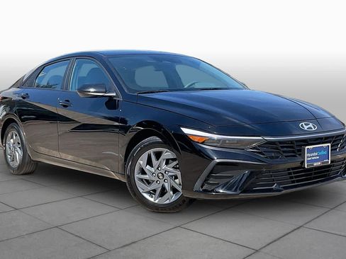Certified 2024 Hyundai Elantra SEL FWD image 3