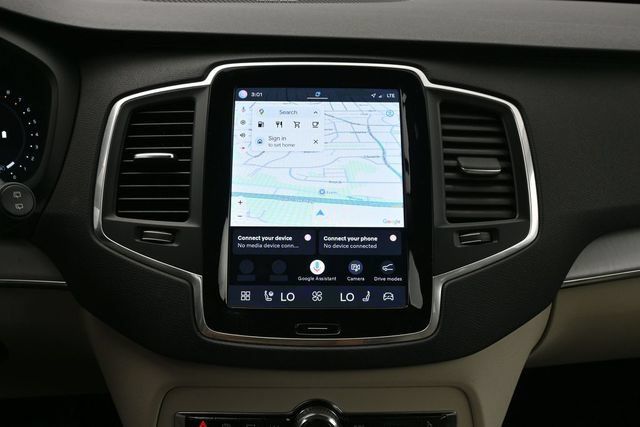 Used 2023 Volvo XC90 B5 Core w/ Climate Package AWD/4WD image 14