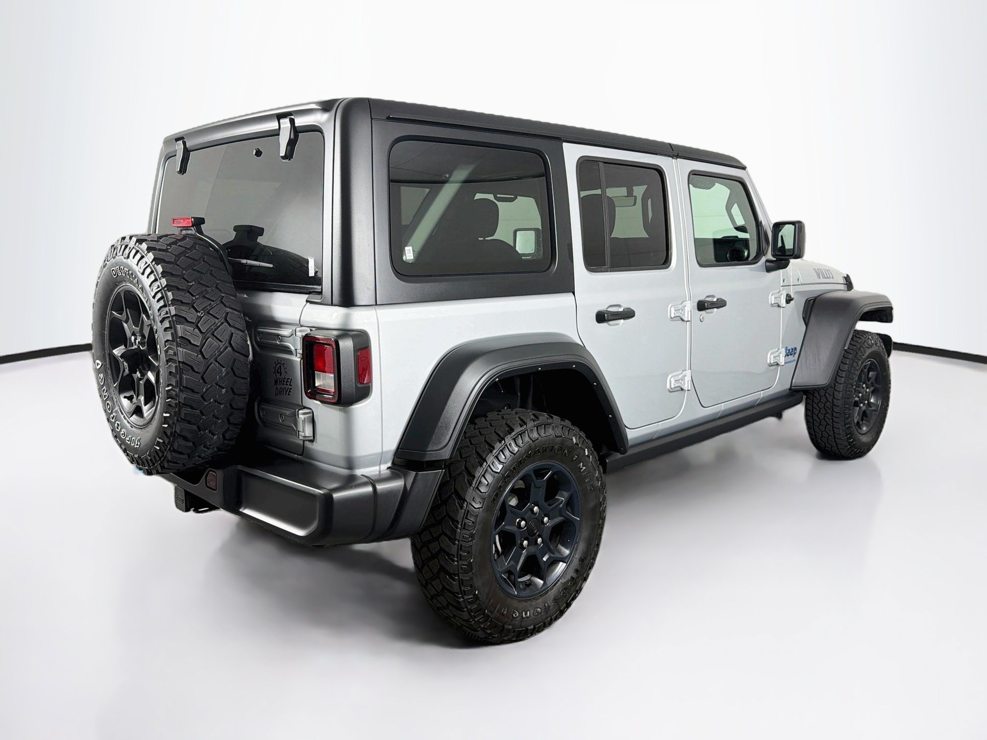 Used 2023 Jeep Wrangler Unlimited w/ Cold Weather Group AWD/4WD image 9